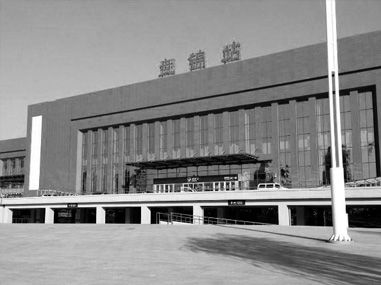 在東北盤錦經(jīng)營(yíng)一家絲網(wǎng)商店。